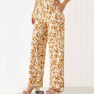 INDUSTRY Leaf Print Wide Leg Trousers w/pockets Size: S